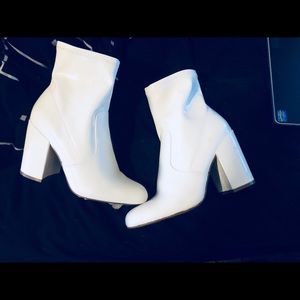 Steve Madden White Booties Size 7.5